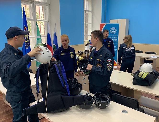 Волонтёры свердловского медколледжа помогут спасателям в ликвидации пожаров в Красноярском крае