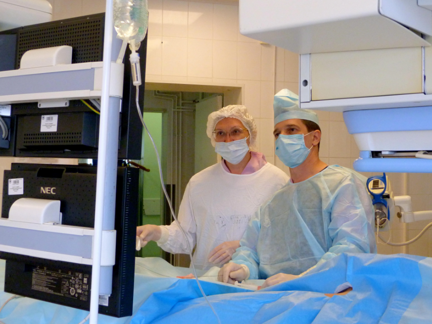 Свердловские врачи выполнили уникальную операцию по стентированию легочных артерий подростку