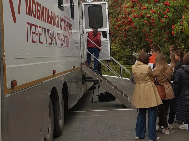 Студенты Уральского федерального университета пополнили банк крови Свердловской области на 20 литров