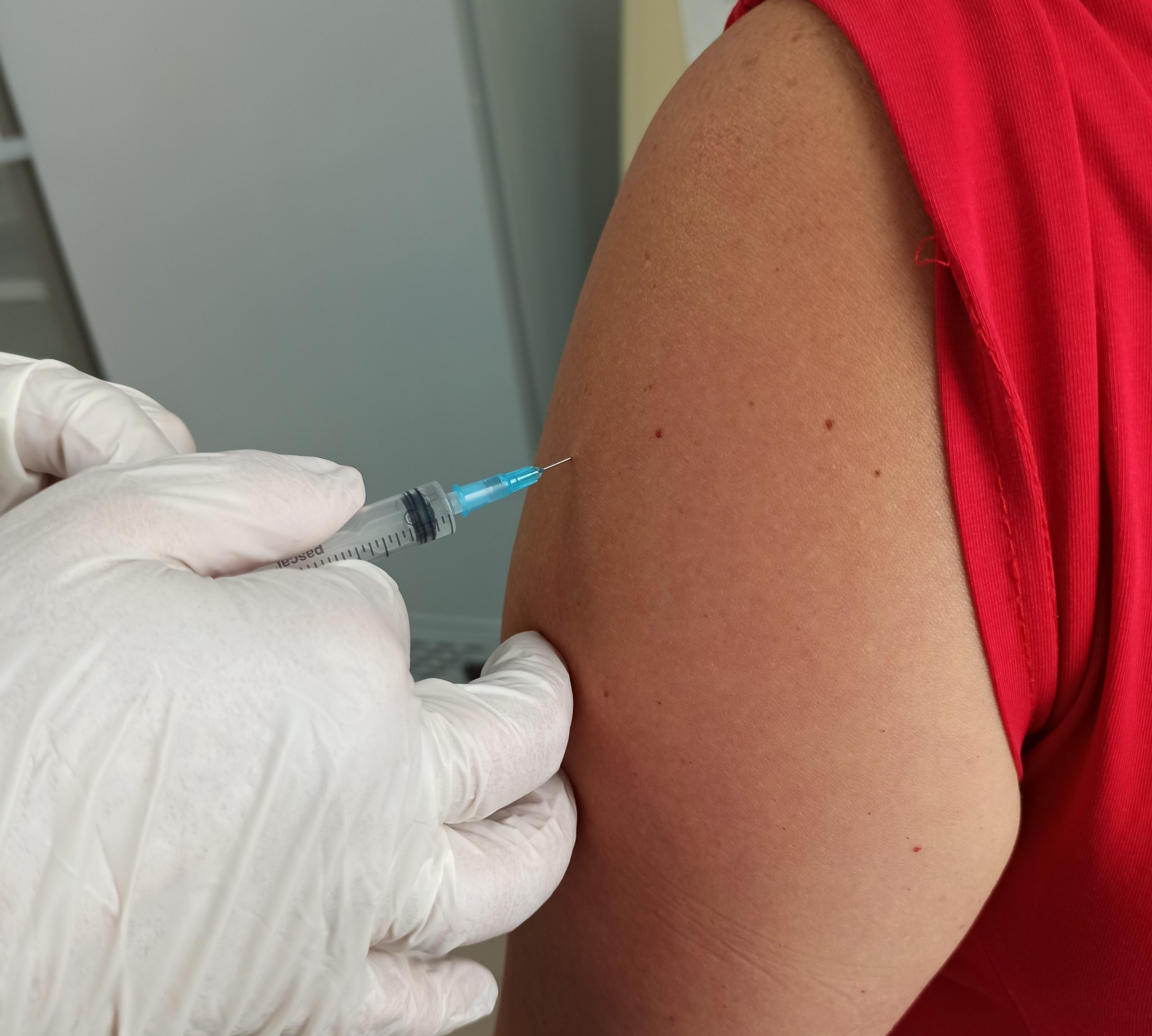 В это воскресенье, 3 октября, можно будет поставить прививку против Covid-19 и гриппа в поликлинике №1