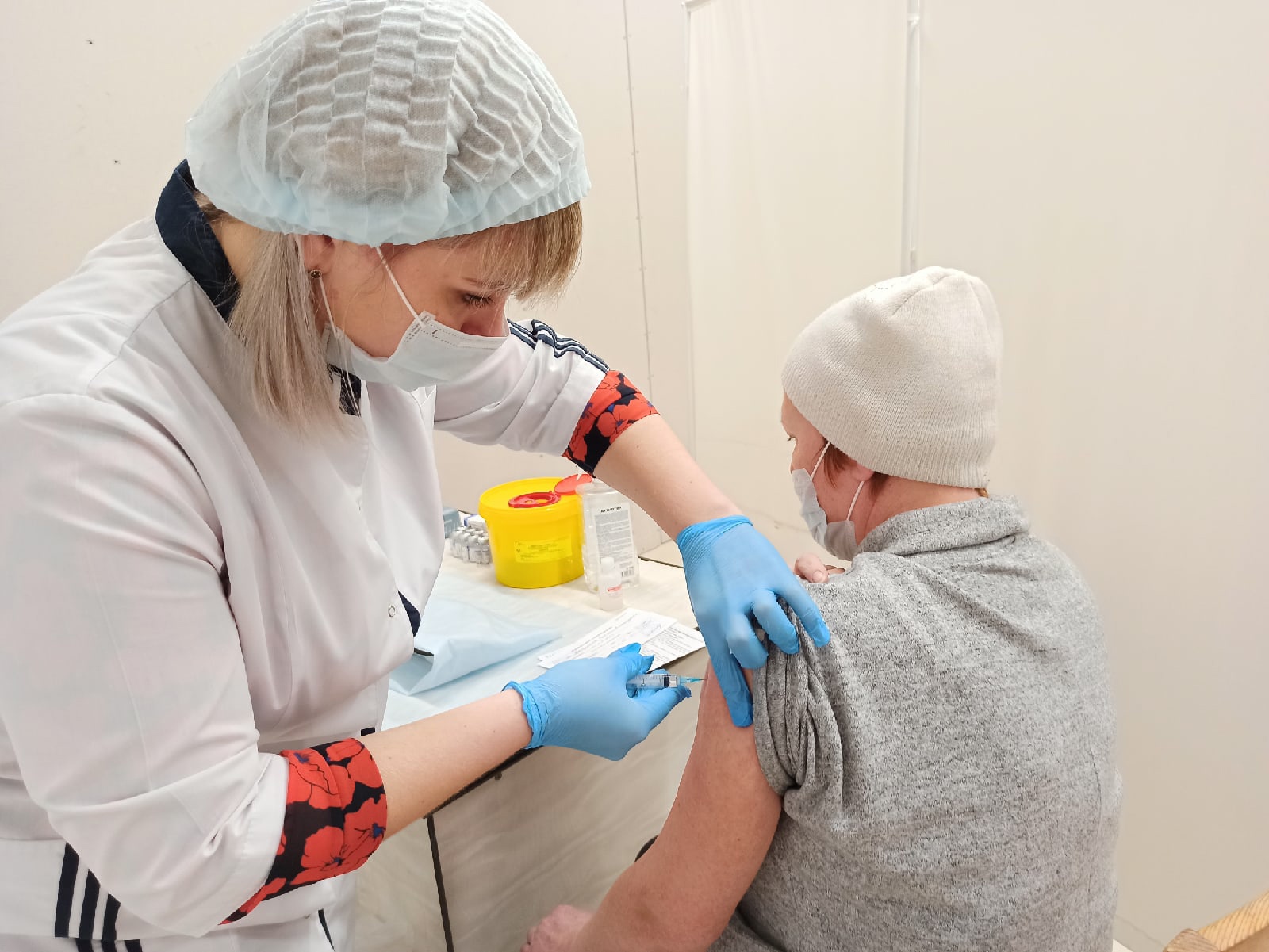 Вакцинироваться против Covid-19 и гриппа можно в один день